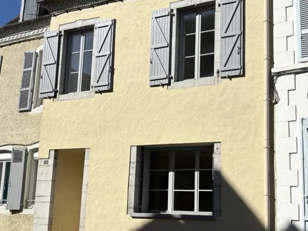 MAISON DE VILLE AVEC JARDIN