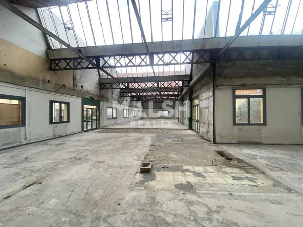 Local industriel 1959 m²
