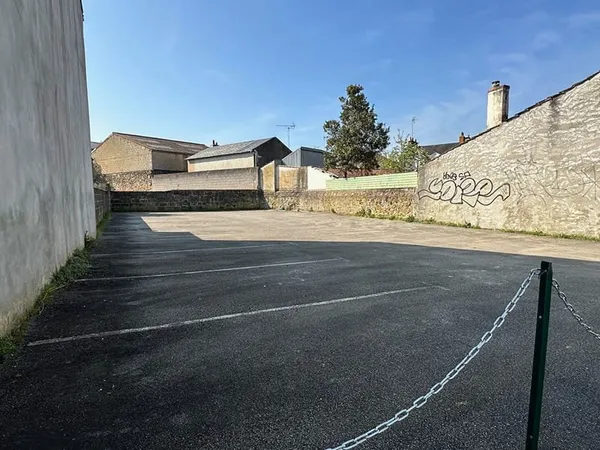 RARE ? BEAU TERRAIN EN CENTRE-VILLE DE LA ROCHE-SUR-YON !