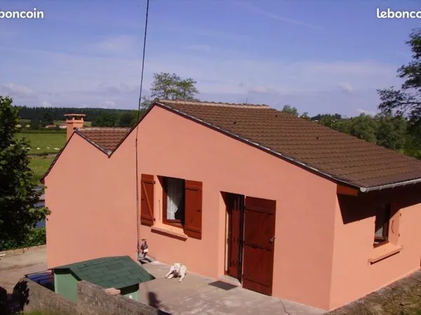Maison atypique au bord du canal