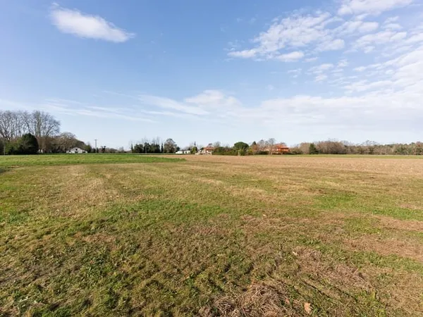 Terrain de 1 496 m2 dans un environnement privilégié