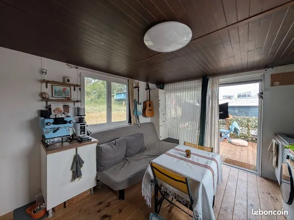 Logement flottant/Houseboat scarabée