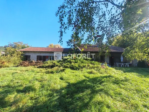 Maison 11 pièces 317 m²