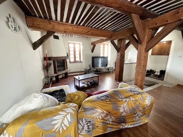 LANTOSQUE, (hameau de Camari), MAISON DE VILLAGE avec terras