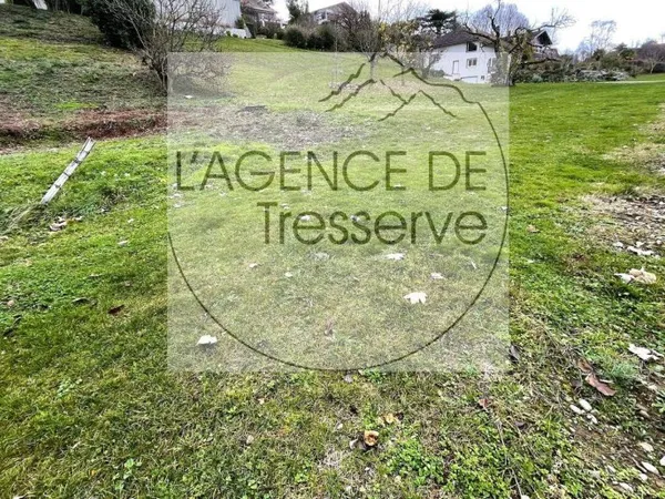 Terrain 1047 m²