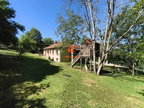 Maison 9 pièces 222 m²