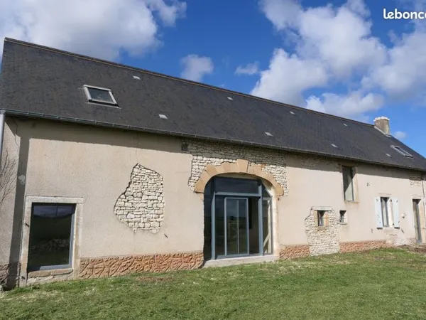 Belle Grange rénovée avec terrain et boxes pour chevaux