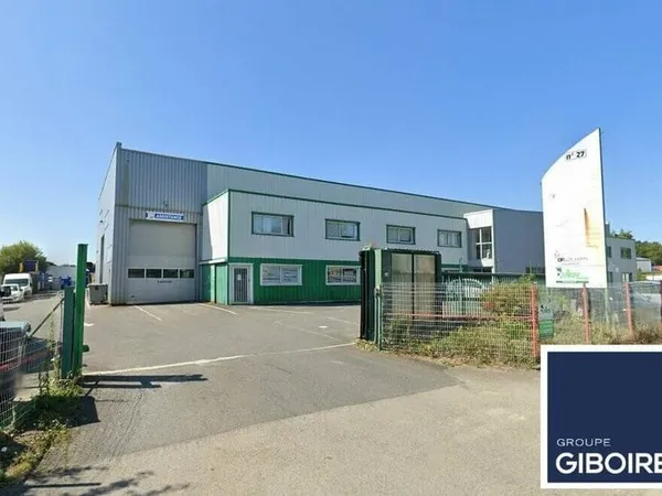 Entrepôt 916 m²