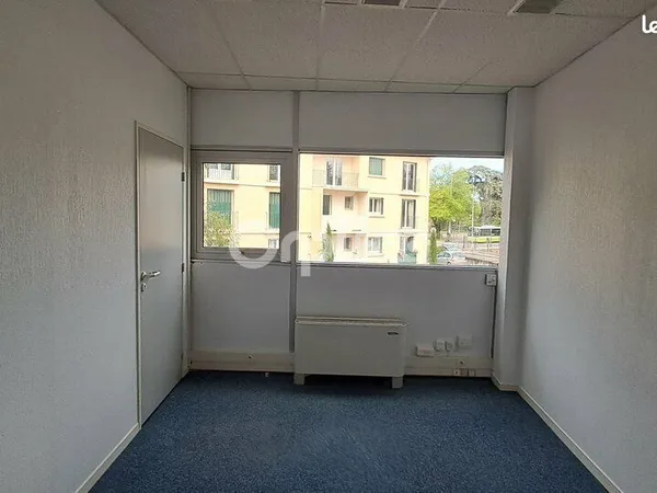 Bureau 16 m²