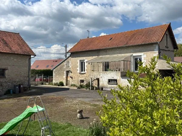 Corps de ferme avec grands bâtiments - fort potentiel - 3 700 m² - Colligis-Crandelain