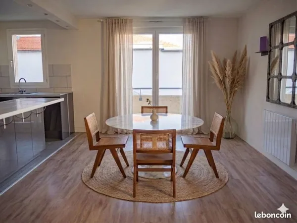 A VENDRE - Aubagne - Appartement 51 m2- Balcon - Parking- 195 000 FAI