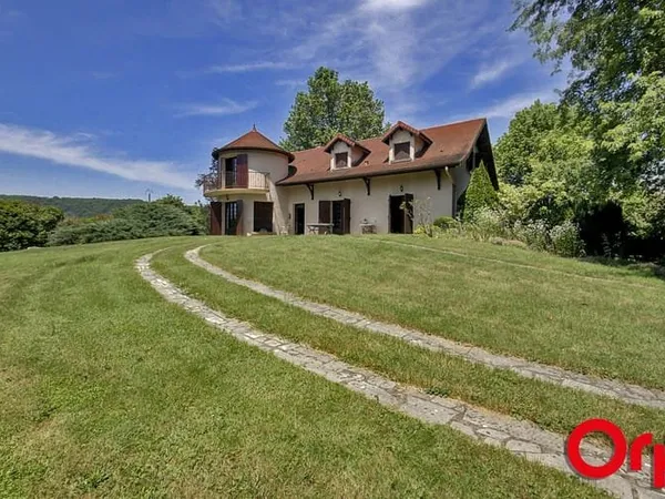 Maison 7 pièces 232 m²