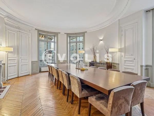 Bureaux 587 m²
