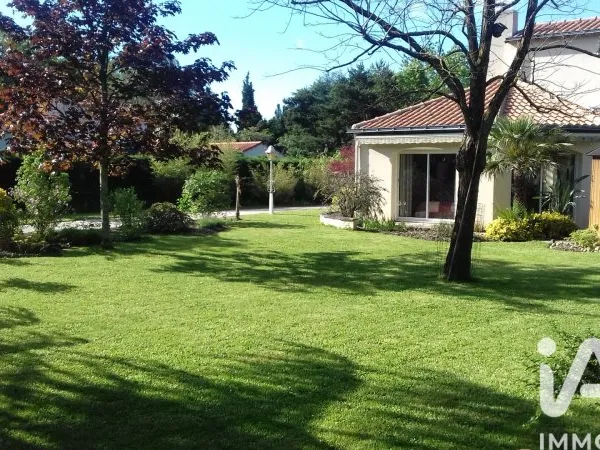 Maison 8 pièces 202 m²
