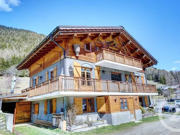Maison 10 pièces 275 m²