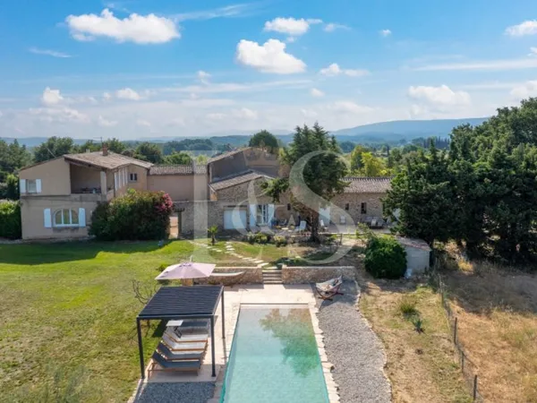 Magnifique Mas au coeur du Luberon composé de deux habitations