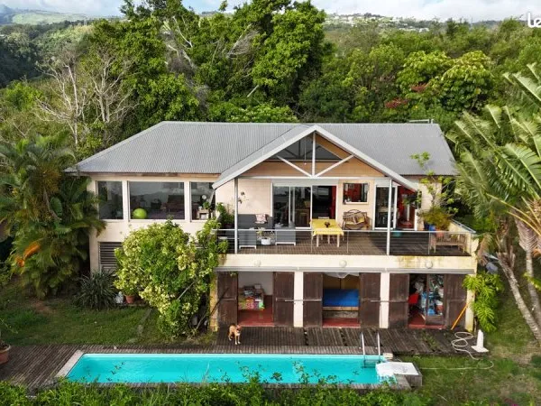 LES AVIRONS - Villa d'architecte vue mer 180°, piscine et dépendance