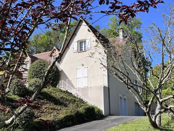 Maison 10 pièces 222 m²