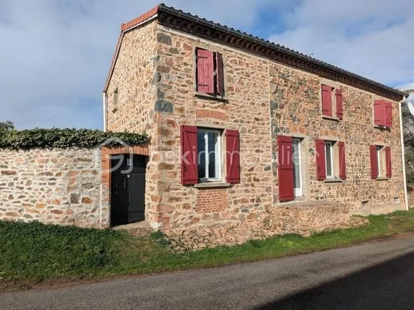 MAISON EN PIERRES