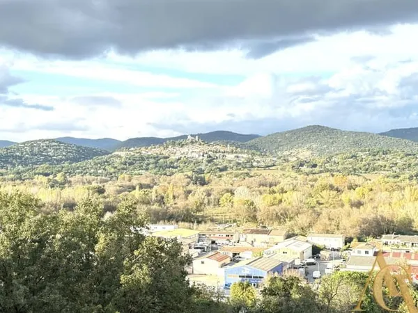 Superbe T3 traversant vue imprenable sur Grimaud