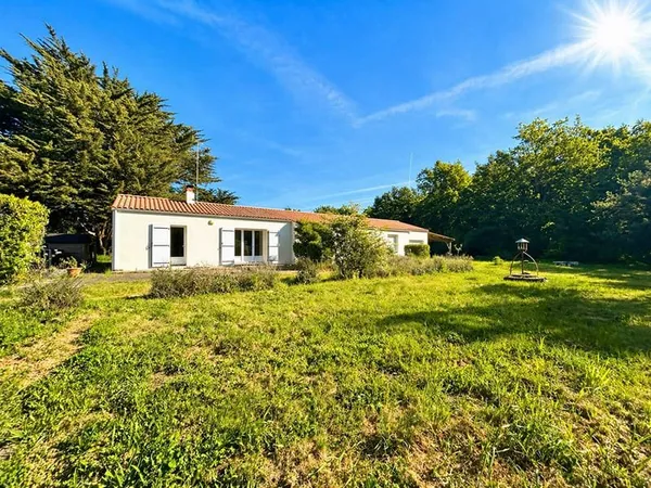 Maison familiale avec grand terrain arboré ? Rare sur le marché