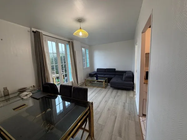 Appartement meuble avec jardin prive  - RER A