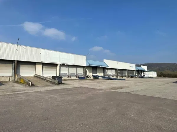 Entrepôt 2024 m²