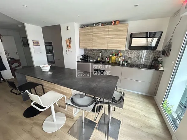 A vendre - Agence Giboire * Exclusivité* RENNES GARE/ST HELIER- Appartement Type 4 exposé sud avec g