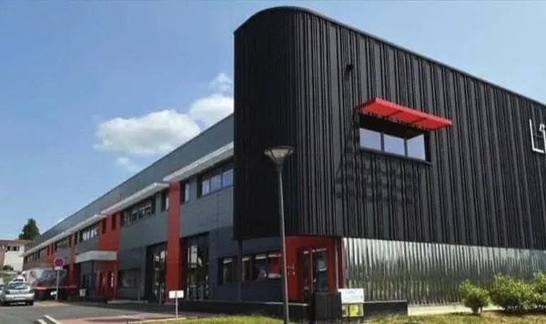 Entrepôt 707 m²