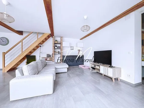 Semi plain-pied 4 chambres + hangar
