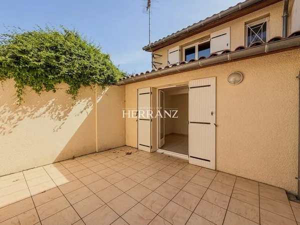 Maison 3 chambres avec jardin et patio au calme à Montaudon