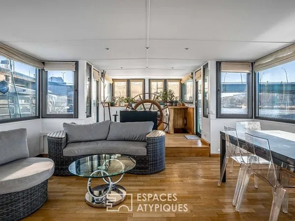 Péniche 7 pièces 160 m²