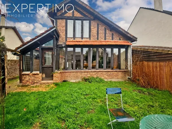 Maison principale + Maison en lot arrière édifiée sur une pa