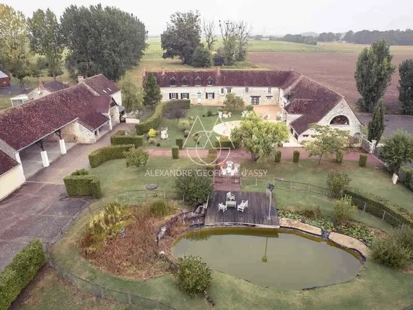 Ferme du 17eme sur 4,2ha à Sainte Maure de Touraine: Mariage/Evènementiel: Opportunité d'investissem