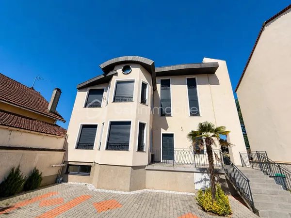 Maison 10 pièces 210 m²