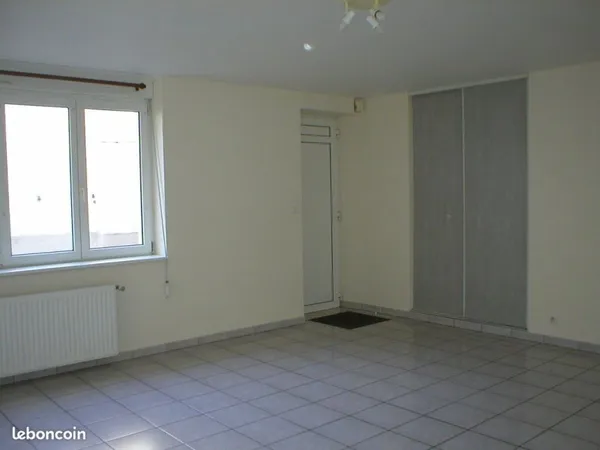 F2 rénové entièrement, R.D.C., 43 m², LIBRE, toutes les Charges sont comprises (Chauffage, Eau chaud