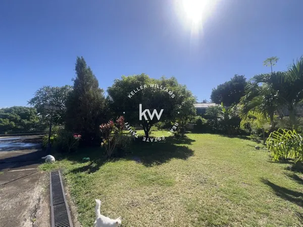 Grand terrain avec villa F4 à MAHINA