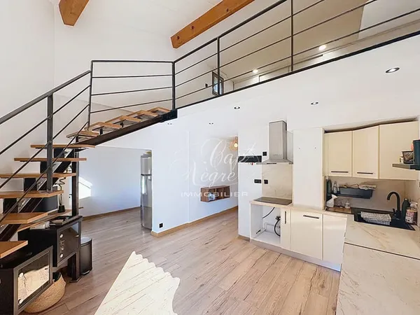MAZET RENOVE 2 CHAMBRES AVEC TERRASSE et PARKING AU CALME A VENDRE CLE EN MAIN A CAVALAIRE SUR MER -