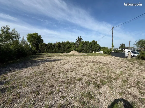 Terrain à louer 750m2 vaulx en Velin