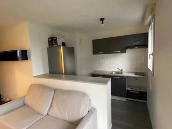 BEGLES - T2 MEUBLÉ + BALCON + PARKING