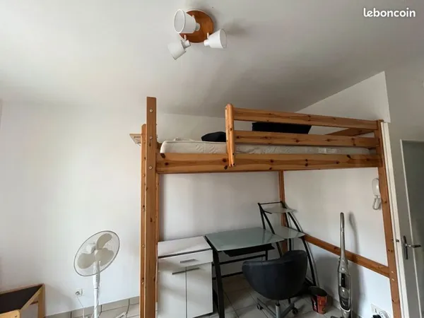 Studio meublé 20 m² avec balcon — Centre-ville de Chambéry — 520 CC