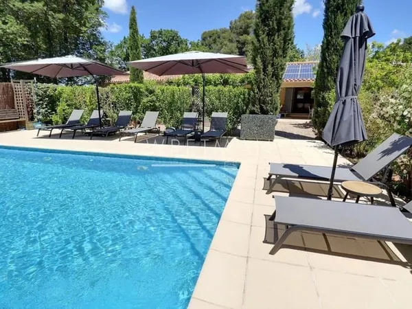 Villa plain-pied avec deux appartements proche centre ville - Aups