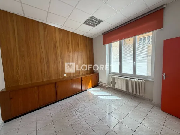 Local professionnel 2 pièces 51 m²
