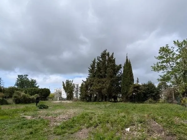Terrain 910 m²