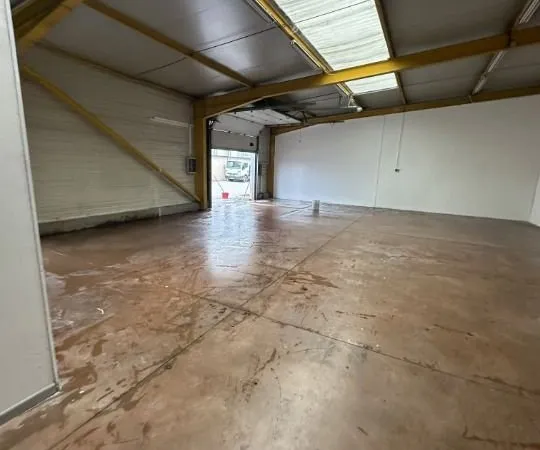 Local Professionnel 150 m² - ZI du Bourgamon (SMH)