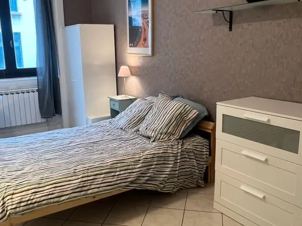 Chambre 12m 2 avec douche centre-ville Saint-Etienne
