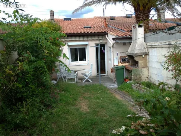 Dans maison type « échoppe » bordelaise avec jardin proche hôpital Pellegin, 1 chambre à louer. Situ