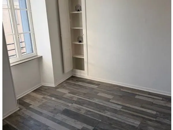 Appartement repeint entièrement F3 quartier Voltaire