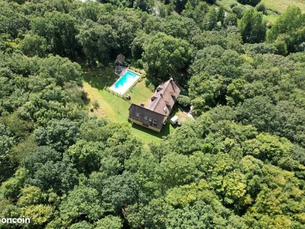 Maison 248m2 sur 1.6 hectares avec piscine-