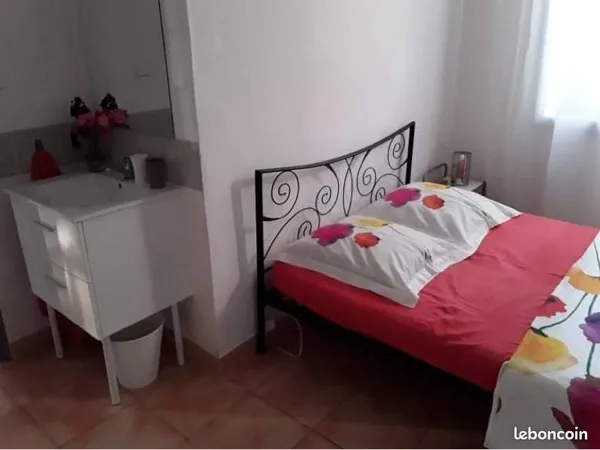 Jolie chambre dans maison la Farlède ,location au mois ou plus